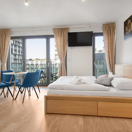 Modern With Parking Appartamento Praga